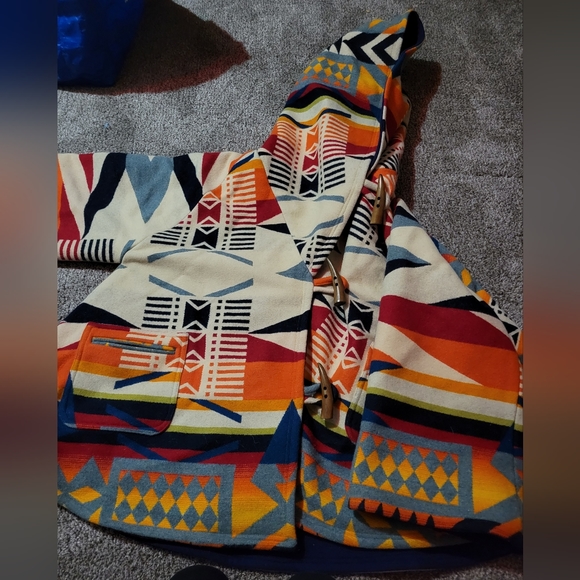 **SOLD** PENDLETON LINDSEY THORNBURG FIRE LEGEND CLASSIC CLOAK π₯ - Picture 6 of 11